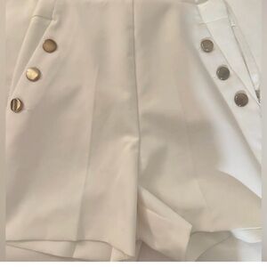 Zara ✨Off white, high waisted,  shorts sz Medium ✨